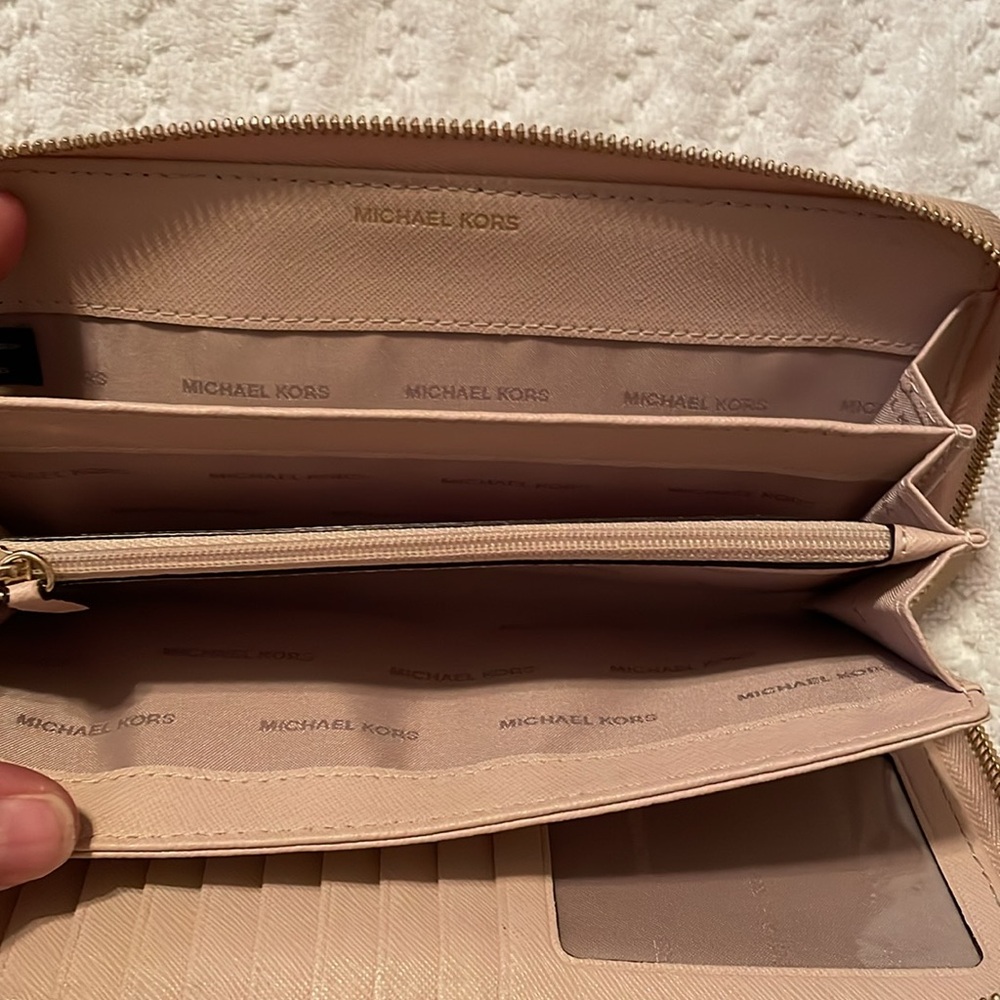 Michael Kors Continental leather wristlet in soft pink - Picture 6 of 15